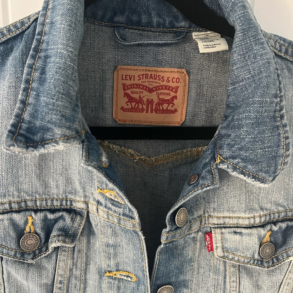 Levi’s Jean Vest - Picture 2 of 8